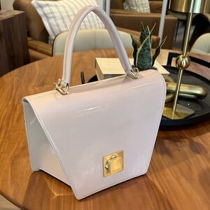 Arcadia Trapeze Medium Crossbody Patent Leather Color Cipria